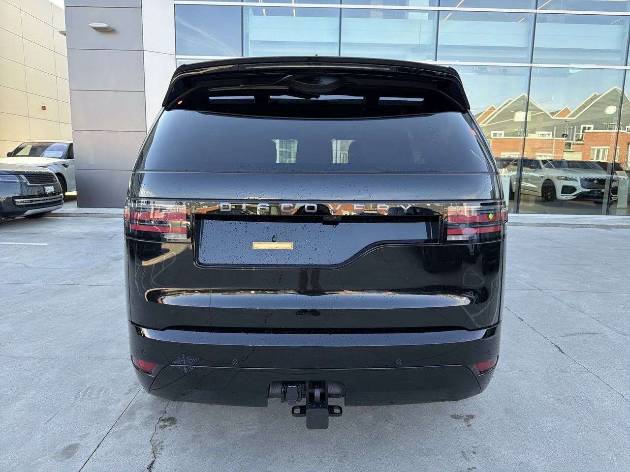 2026 Land Rover Discovery P300 Dynamic SE alt 4