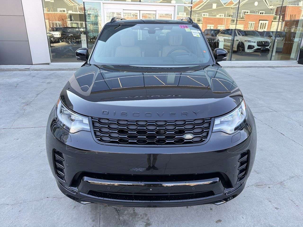 2026 Land Rover Discovery P300 Dynamic SE alt 3