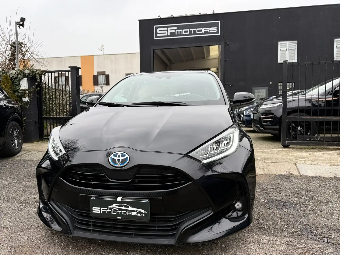 Toyota Yaris 1.5 Hybrid 5 porte Lounge Nero - 1