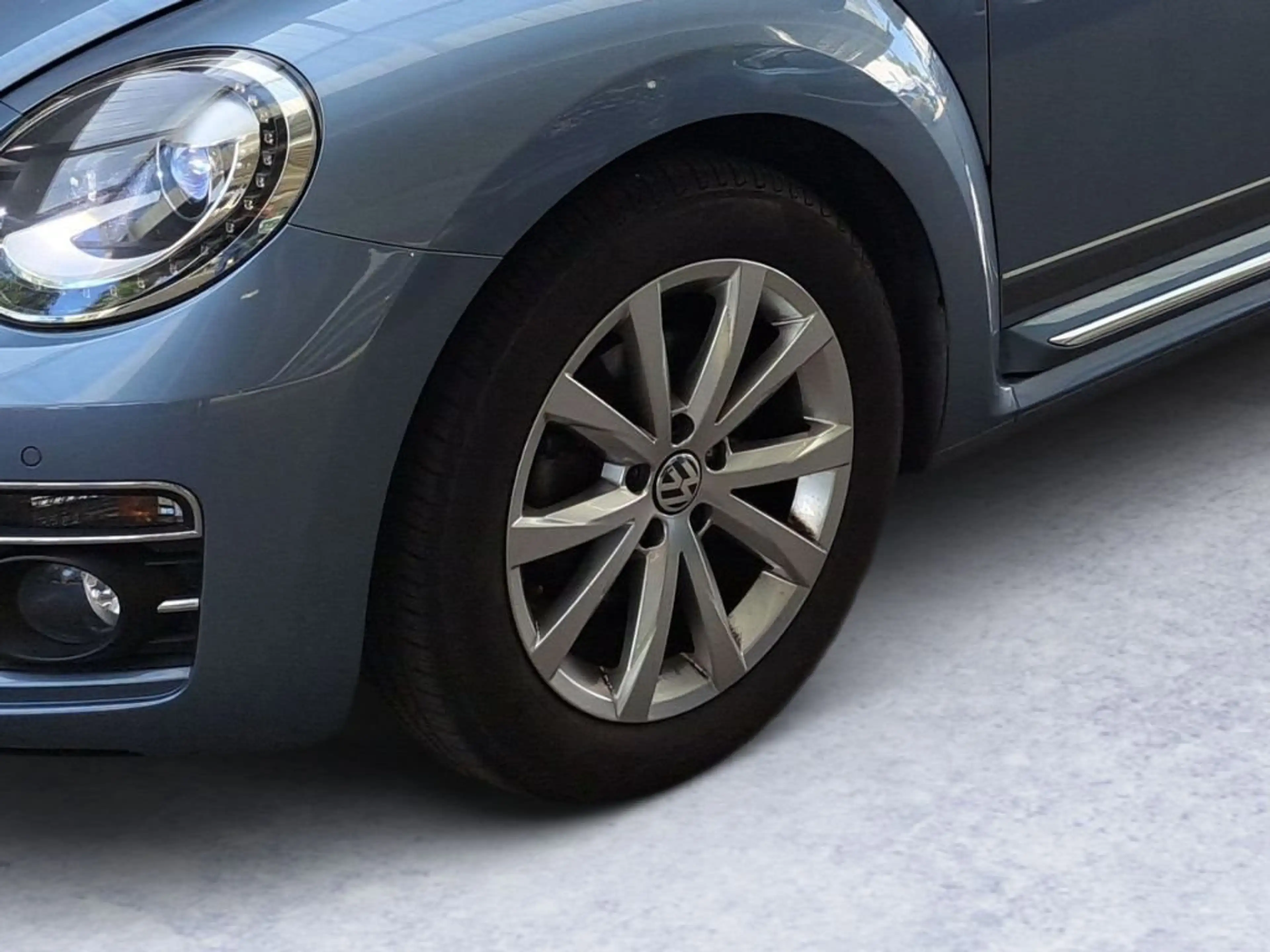 Volkswagen Beetle The 1.4 TSI Blue Motion Technologie Denim — photo 6