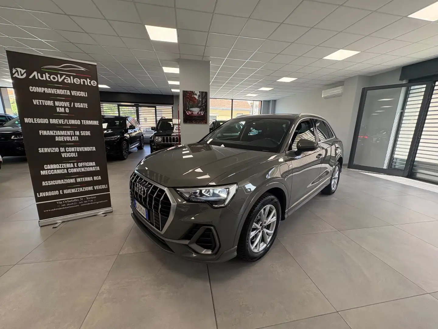 Audi Q3 35 TFSI S tronic S line edition Grau - 1