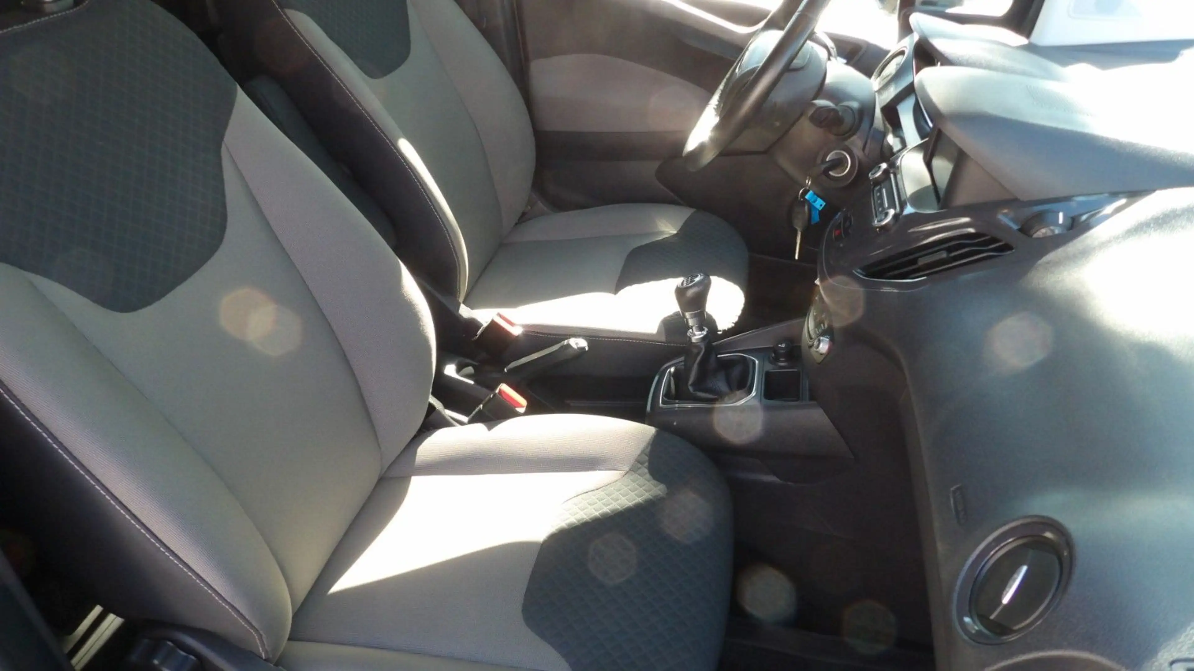 Ford Tourneo Courier Titanium*SHZ*RFK*Navi* — photo 8