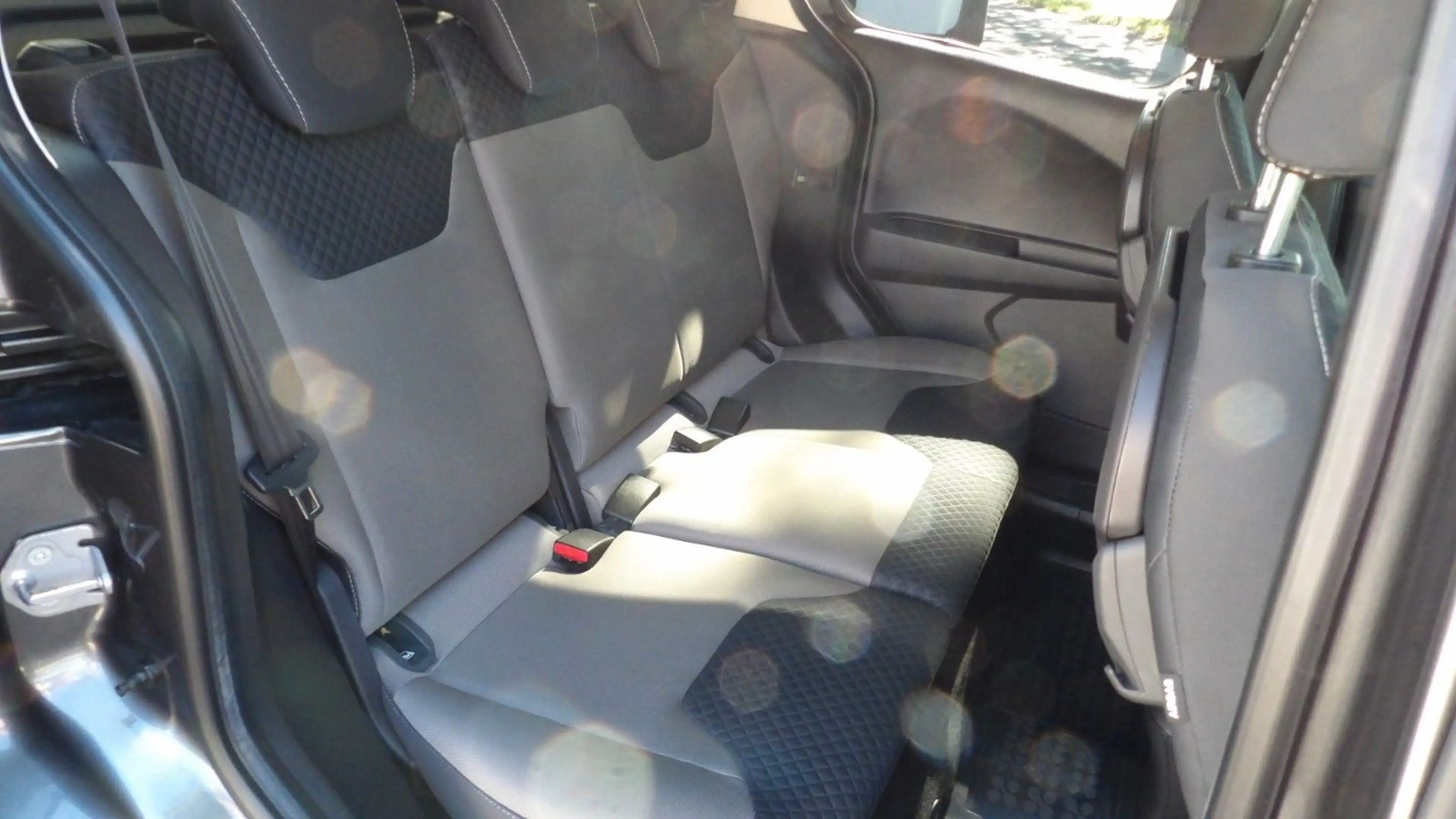 Ford Tourneo Courier Titanium*SHZ*RFK*Navi* — photo 9