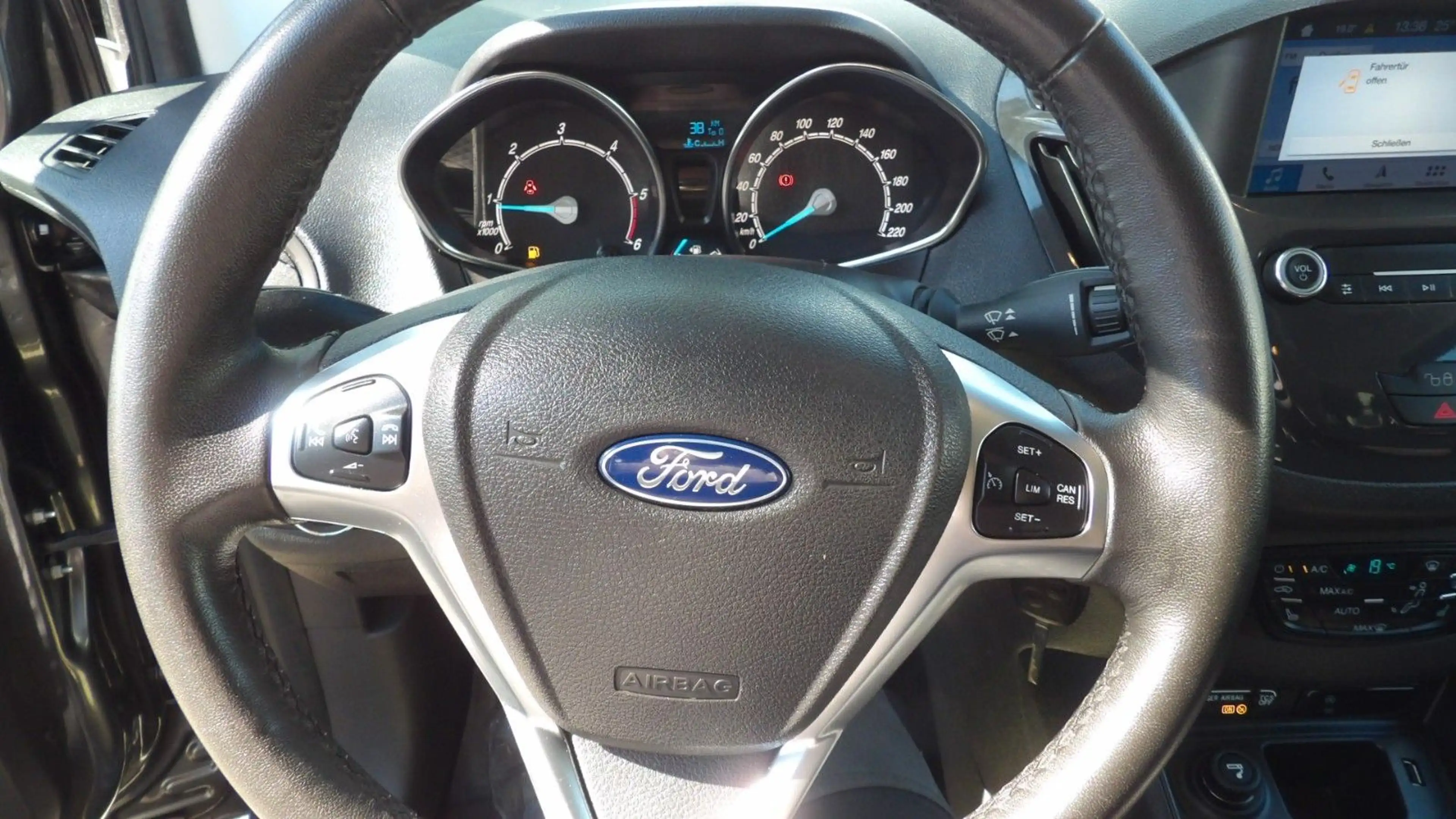 Ford Tourneo Courier Titanium*SHZ*RFK*Navi* — photo 15