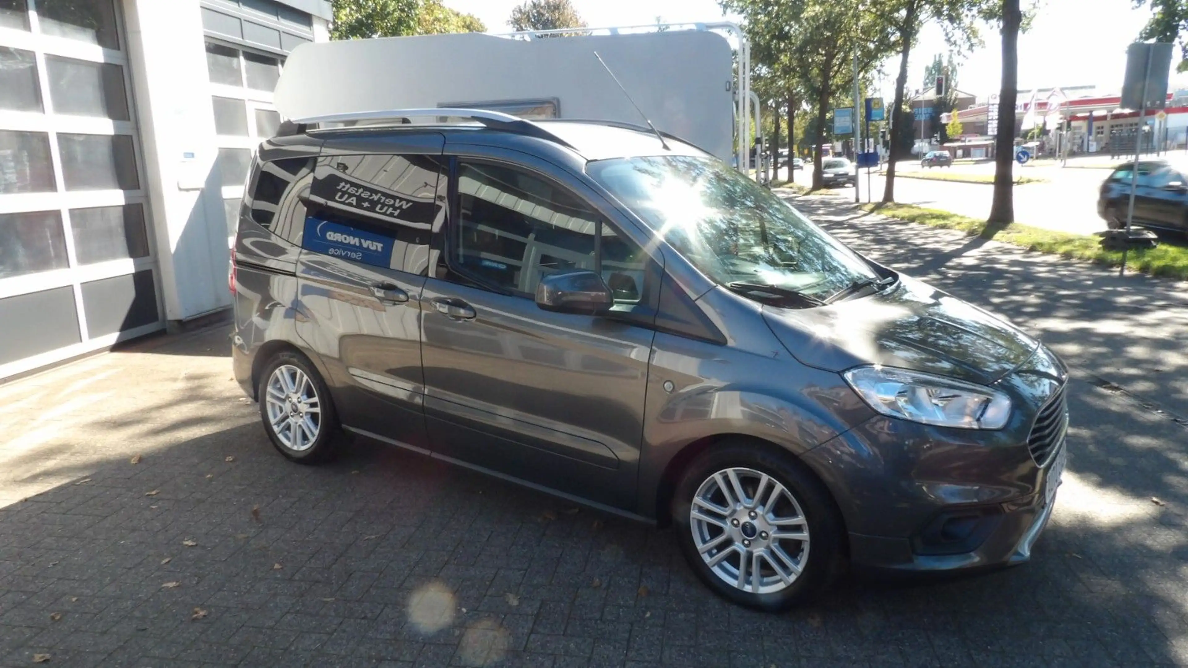 Ford Tourneo Courier Titanium*SHZ*RFK*Navi* — photo 3