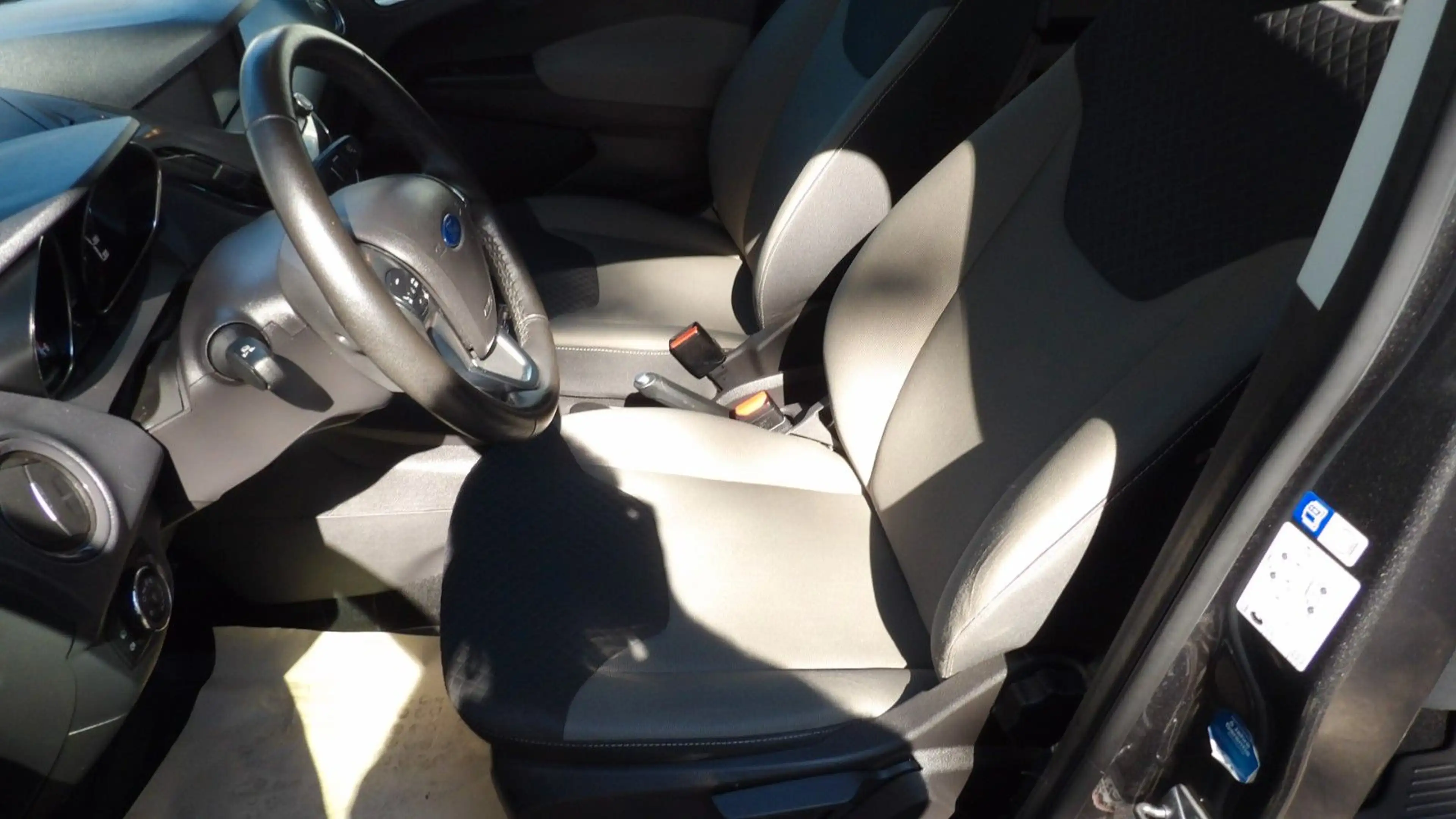 Ford Tourneo Courier Titanium*SHZ*RFK*Navi* — photo 12