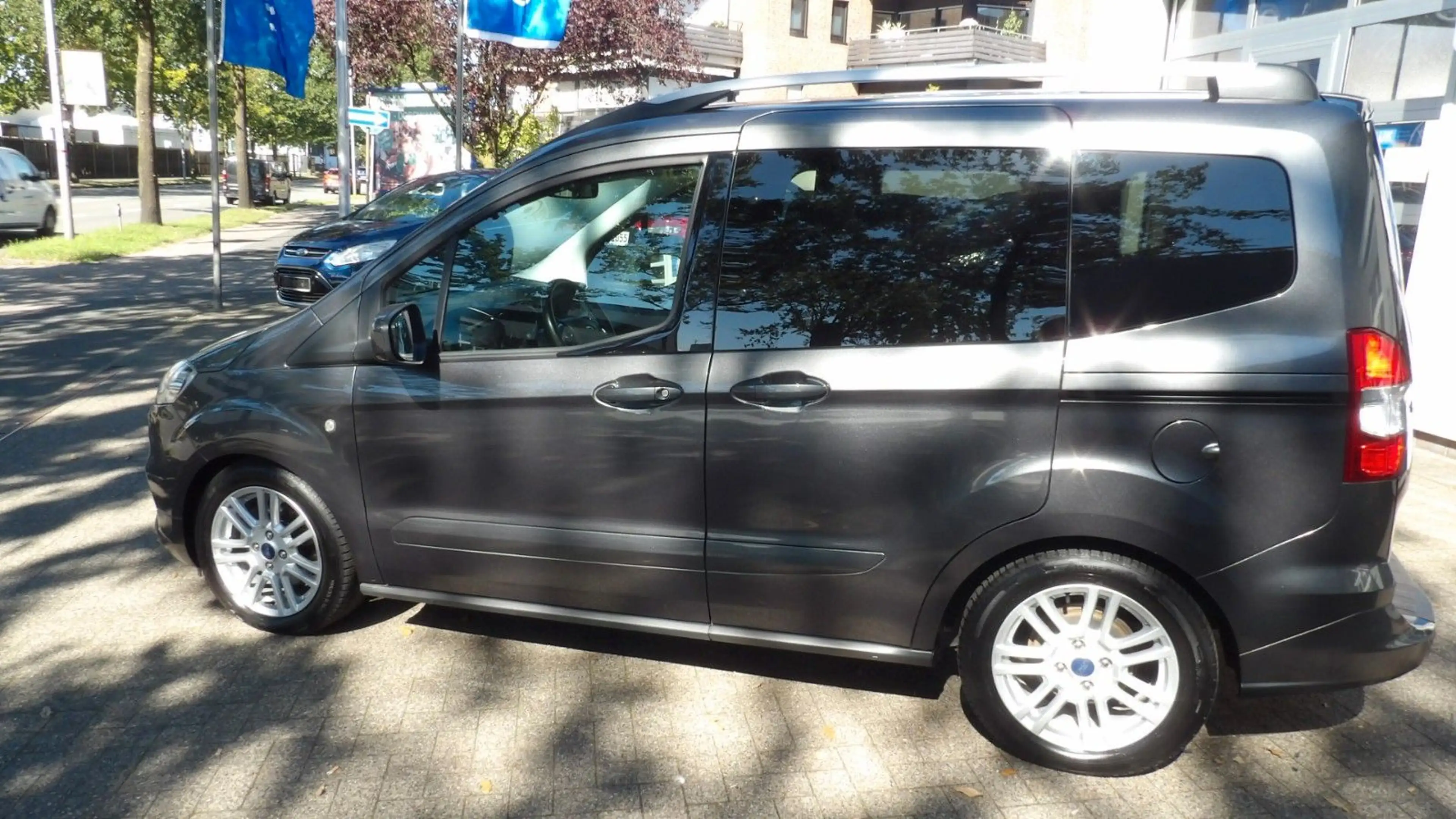 Ford Tourneo Courier Titanium*SHZ*RFK*Navi* — photo 7