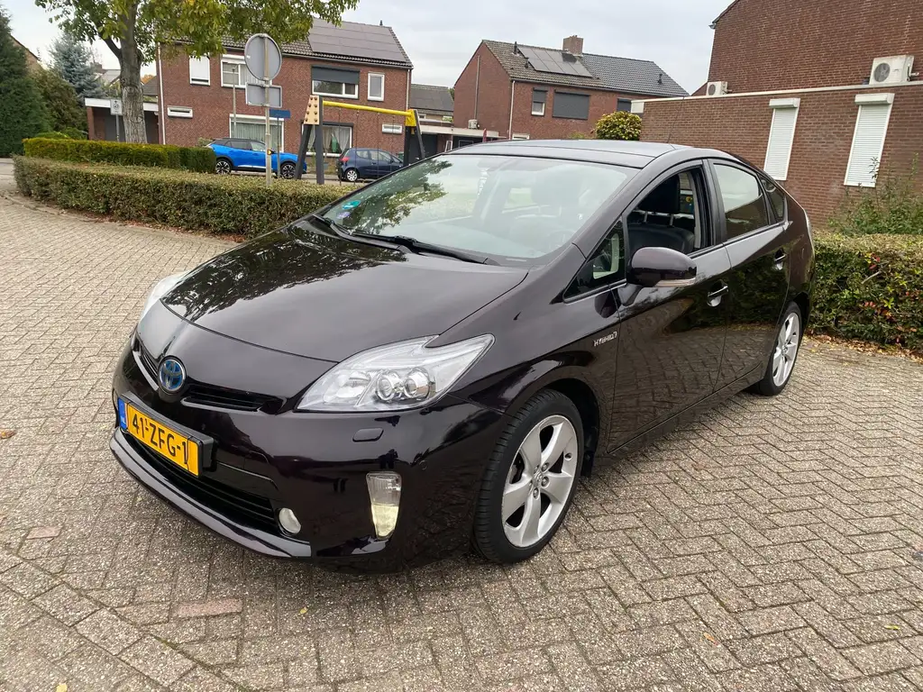 Toyota Prius 2012 из Европы — купить под ключ
