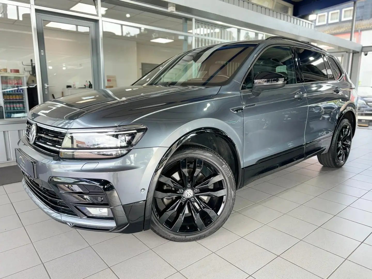 Volkswagen Tiguan Allspace 2.0TDI 4Mo. DSG R-Line 7-Sitzer Grau - 2