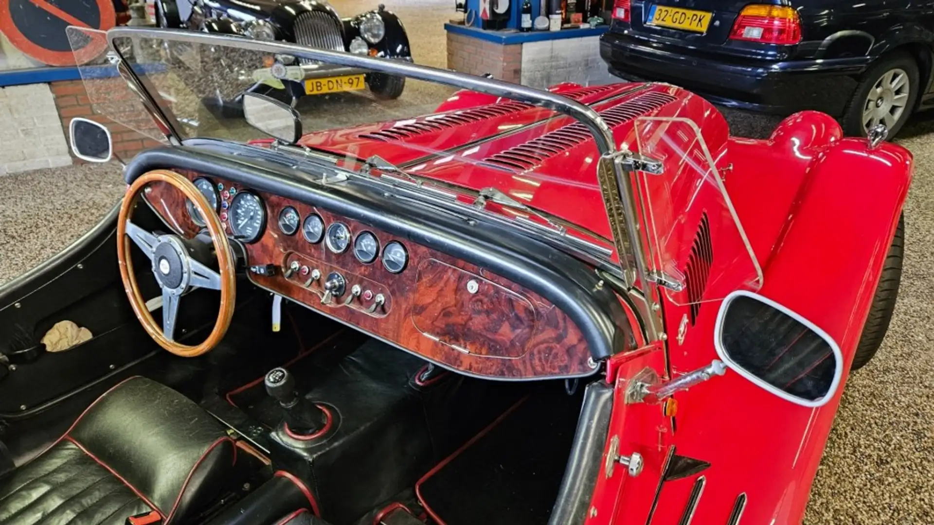 Morgan Plus 8 - Rot - 1