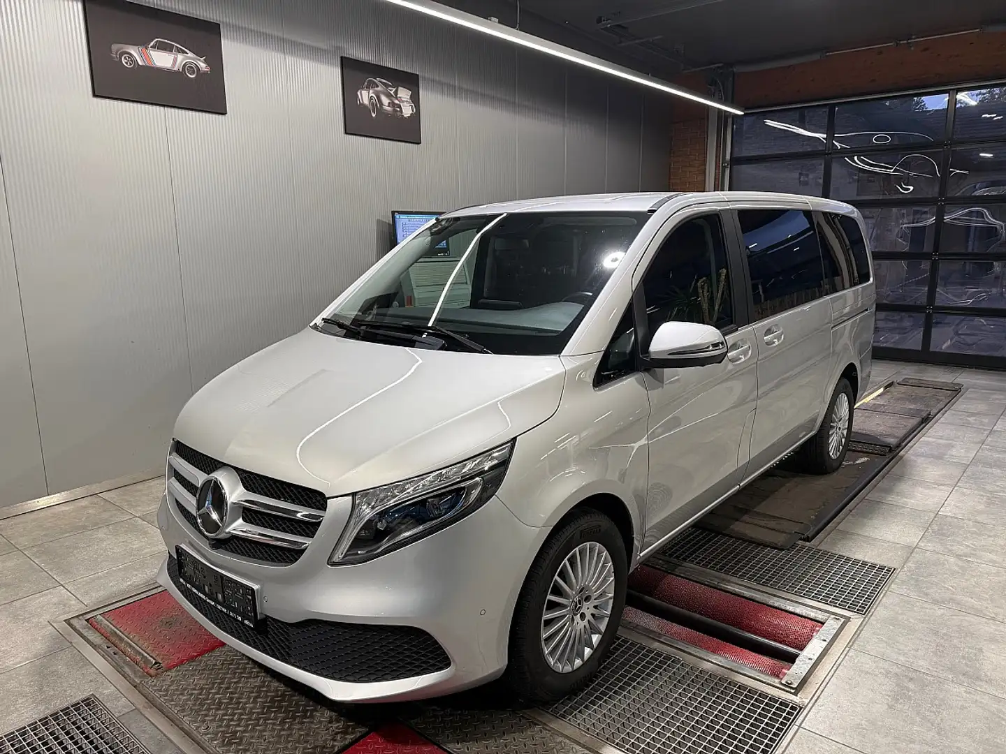 Mercedes-Benz V 220 d Kombi 4MATIC lang Basis Aut. Argent - 1