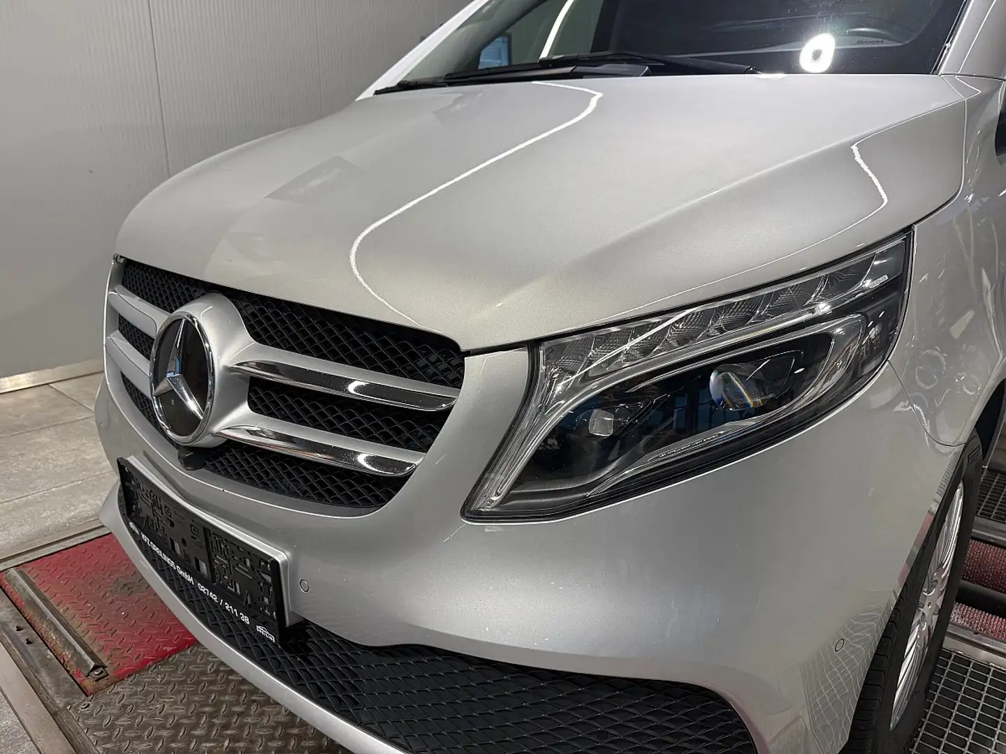 Mercedes-Benz V 220 d Kombi 4MATIC lang Basis Aut. Argent - 2