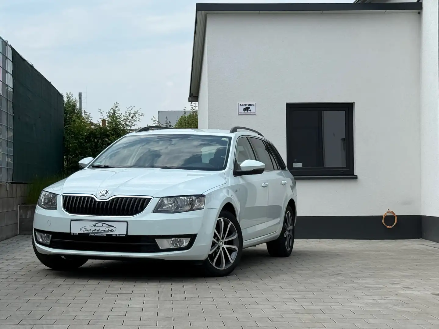 Skoda Octavia 2.0 TDI DSG/ Edition/ Laser-Weiß/ DAB/ Navi/ Wit - 1