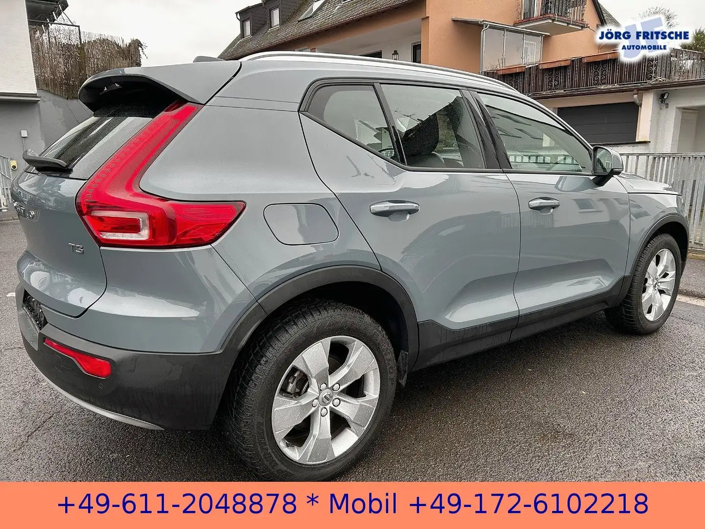 Volvo XC40 Momentum Pro Grau - 2