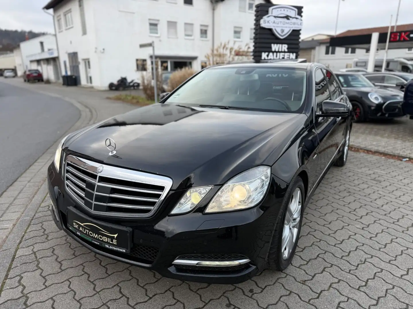 Mercedes-Benz E 300 E300CDI Avantgarde ACC-GLASDACH-H&K-LEDER-XENON Schwarz - 2