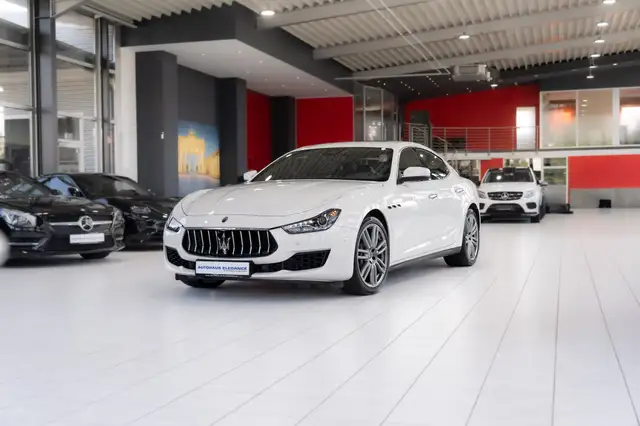 Maserati Ghibli *AUSPUFFANLAGE*BREMBO*DARK-MIRROR*360*LED*