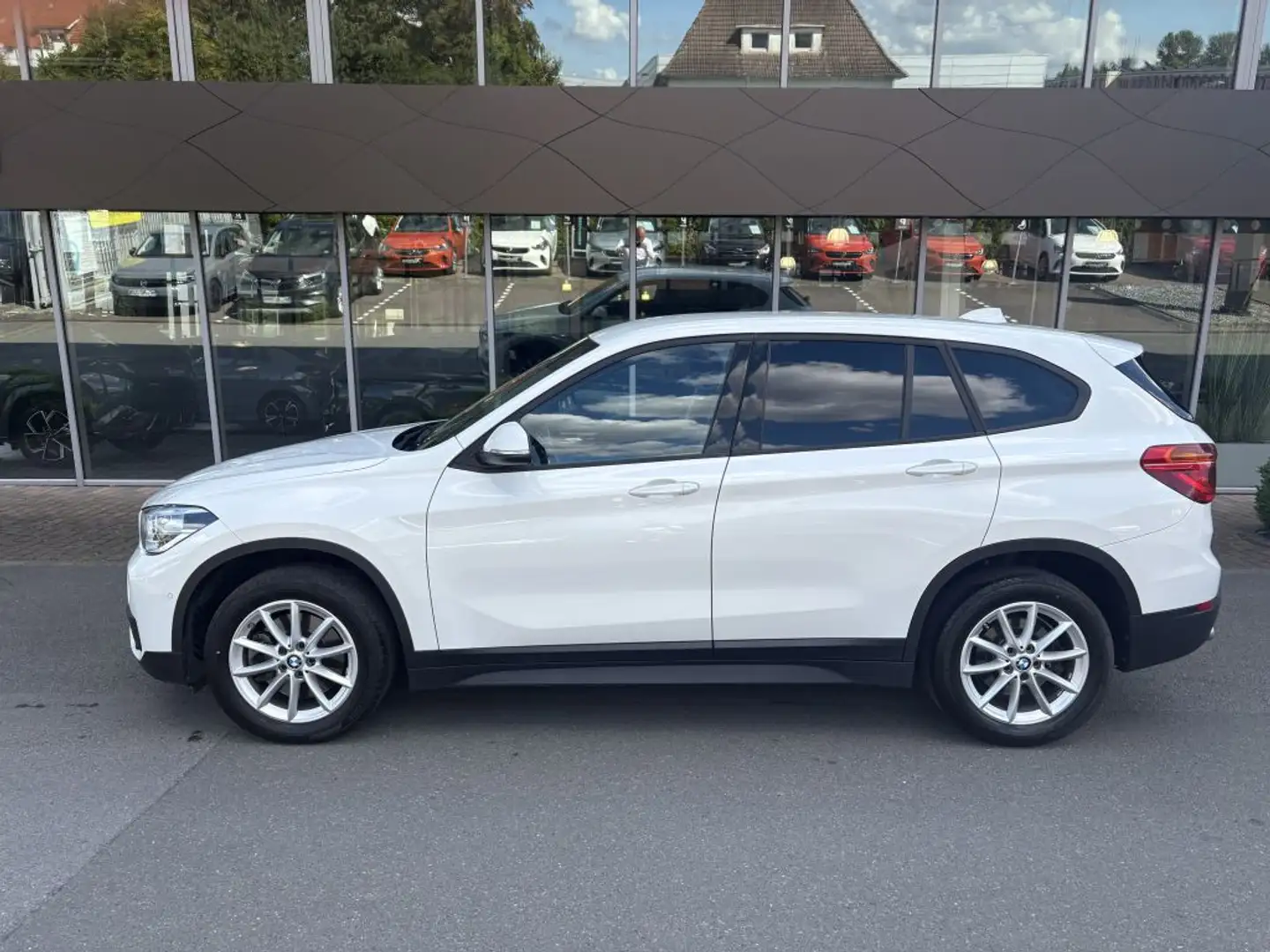 BMW X1 sDrive20i Aut. Advantage Wit - 2