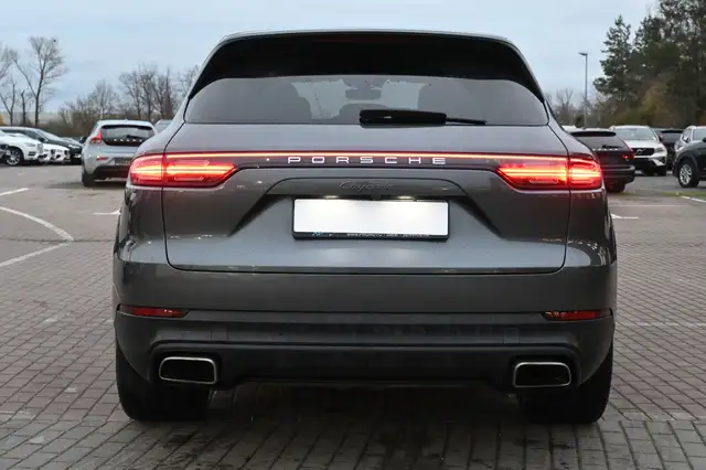 Porsche Cayenne view 5