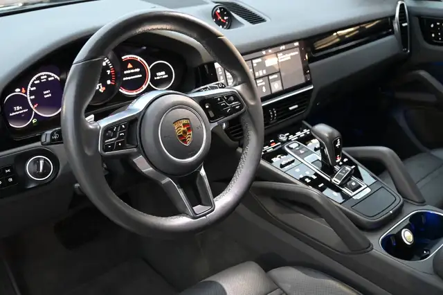 Porsche Cayenne view 15