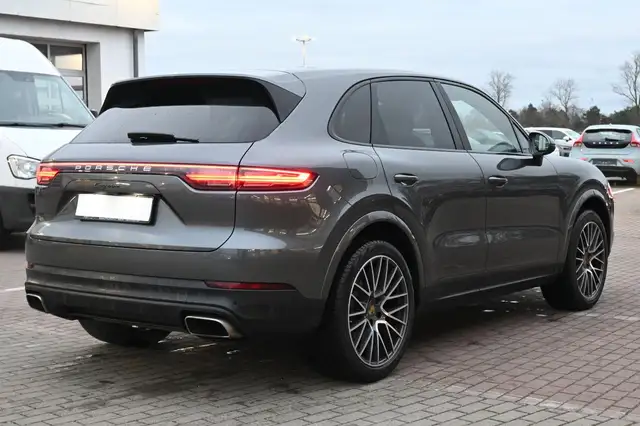 Porsche Cayenne view 6