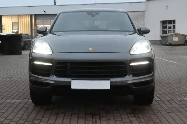 Porsche Cayenne view 9