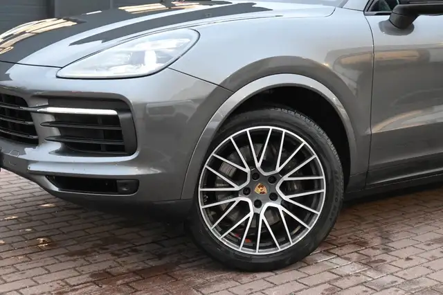 Porsche Cayenne view 2