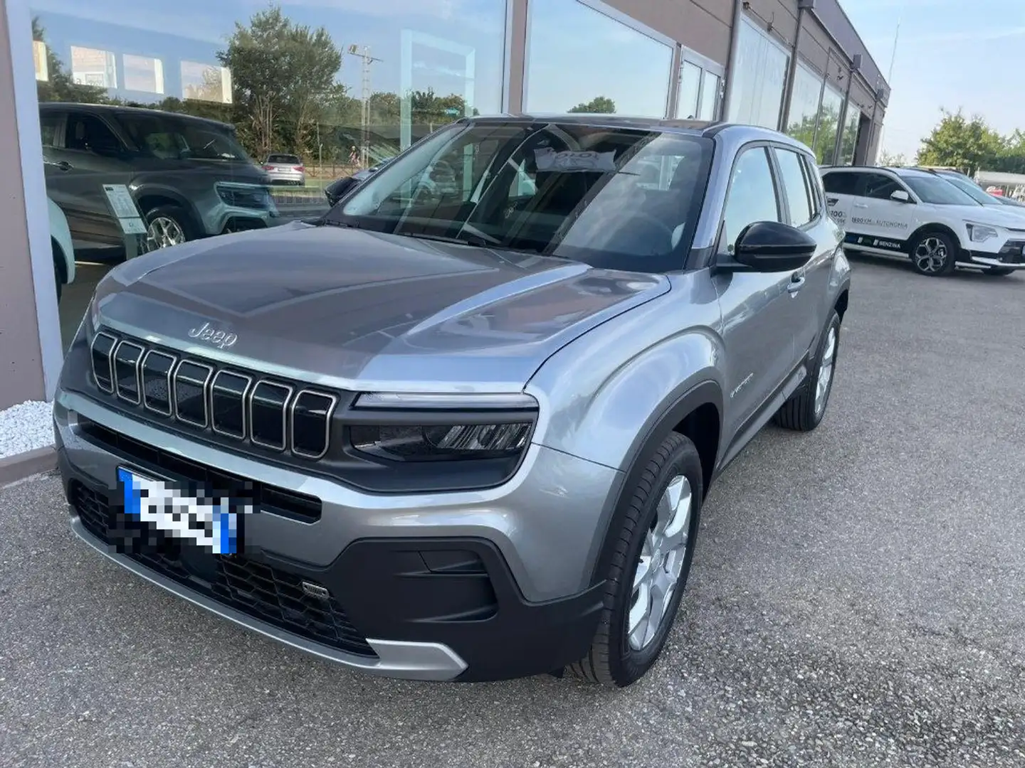 Jeep Avenger 1.2 Turbo 100 CV MHEV Altitude Grau - 2