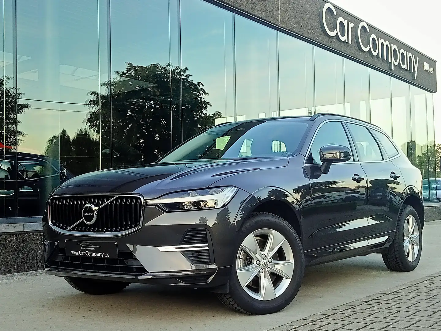 Volvo XC60 2.0 B4 MHEV CORE*DIG.CP*CAMERA*DAB*PHONELINK*VKBH Grijs - 1