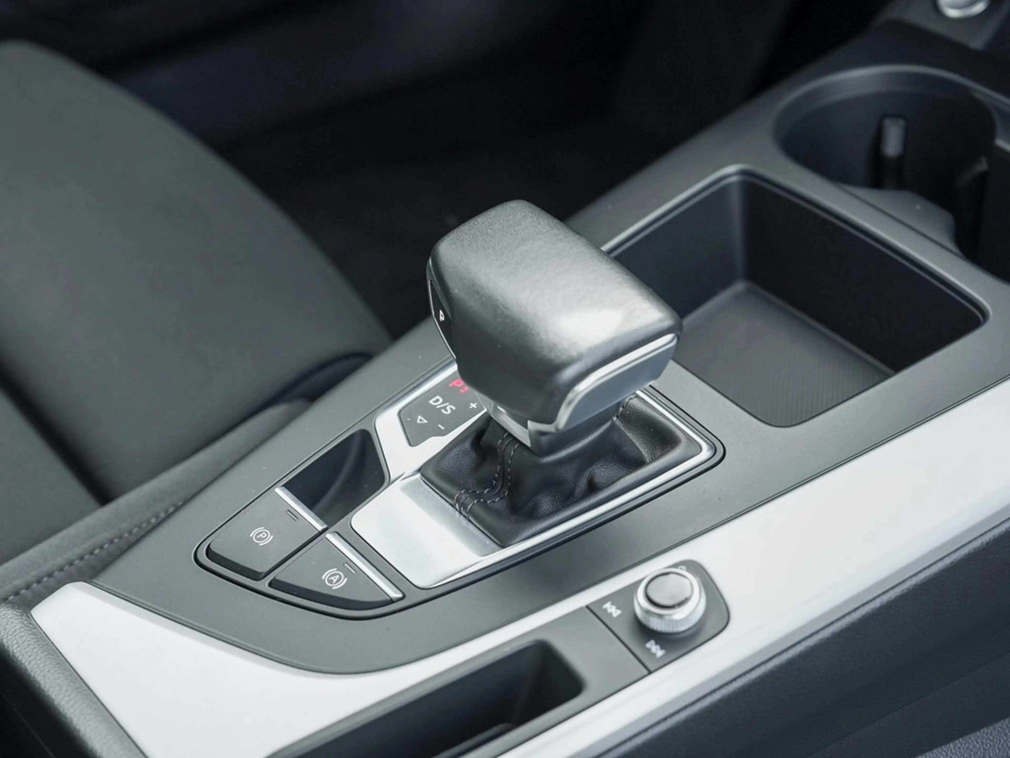 Audi A4 Lim. 40 TDI qu S tronic advanced Navi/LED/ACC — photo 11