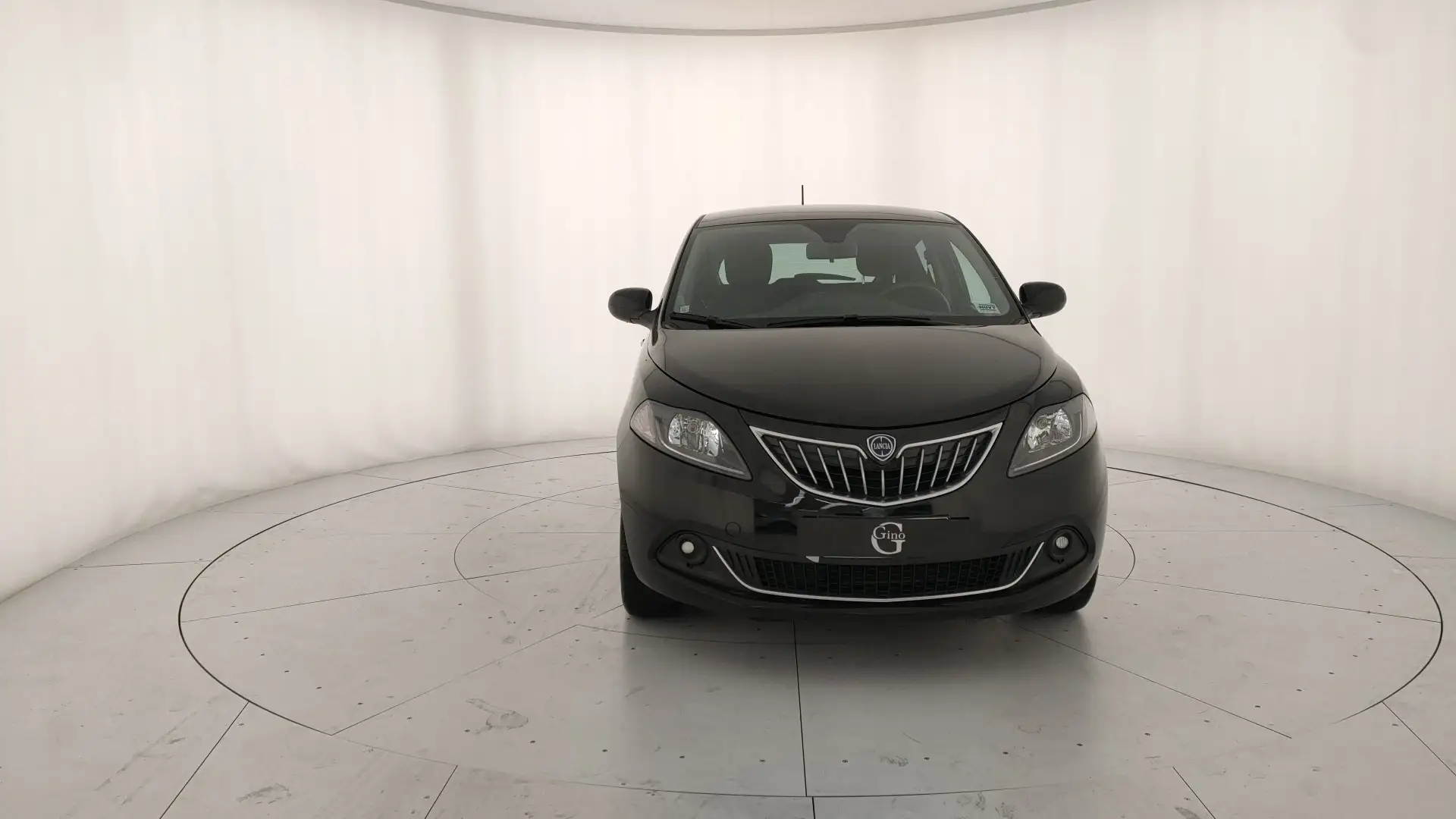 Lancia Ypsilon 1.0 firefly hybrid Gold s&s 70cv Nero - 2