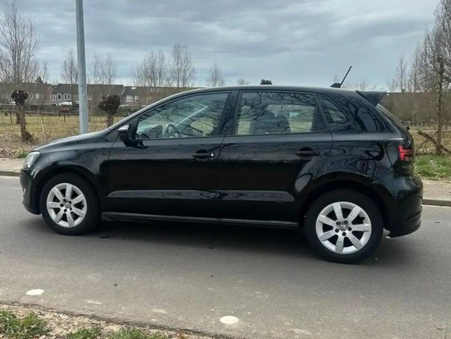 Volkswagen Polo Fekete - 2