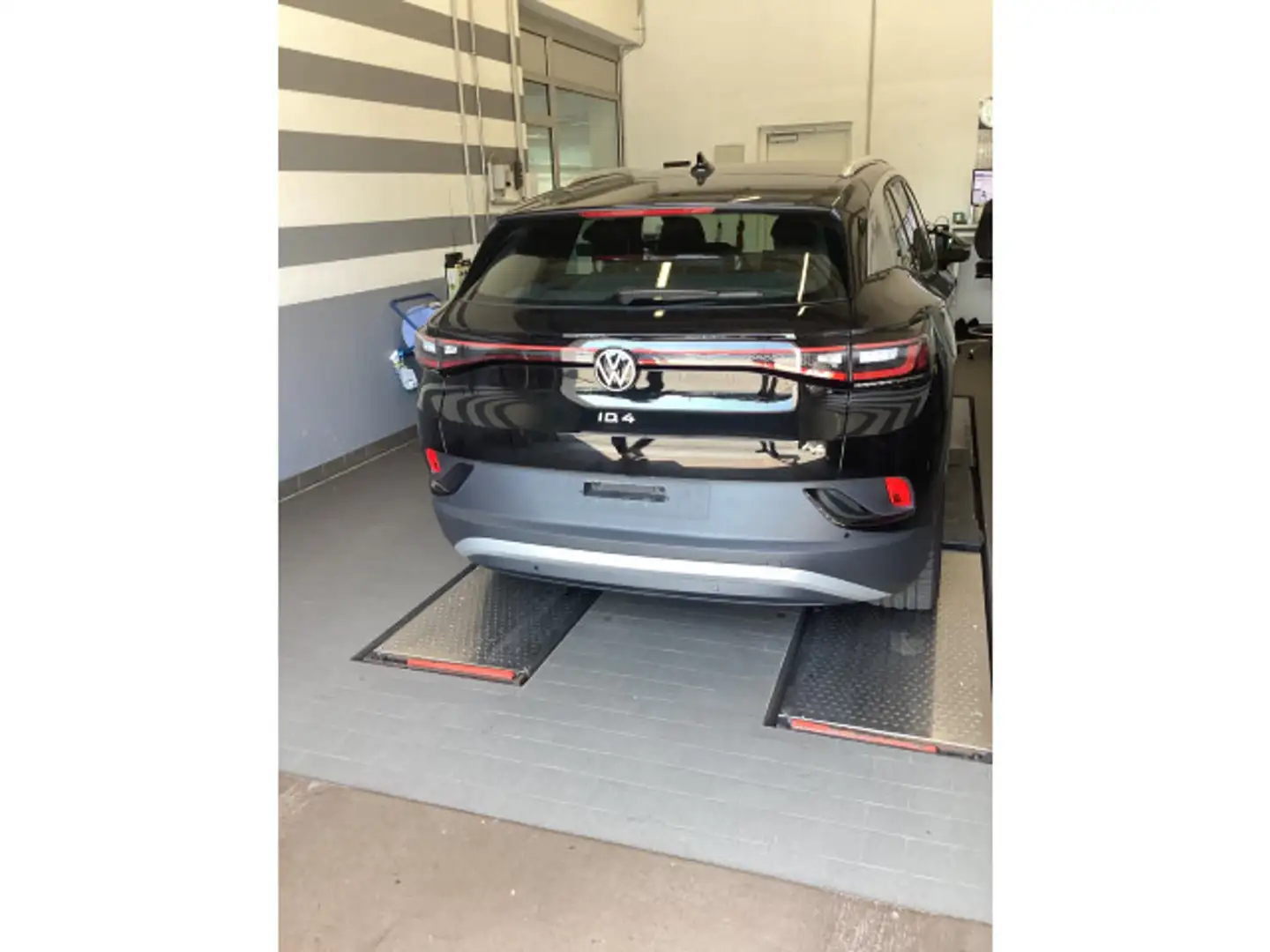 Volkswagen ID.4 210kW Pro mit Infotainment-Paket Navi,AHK,L Schwarz - 2