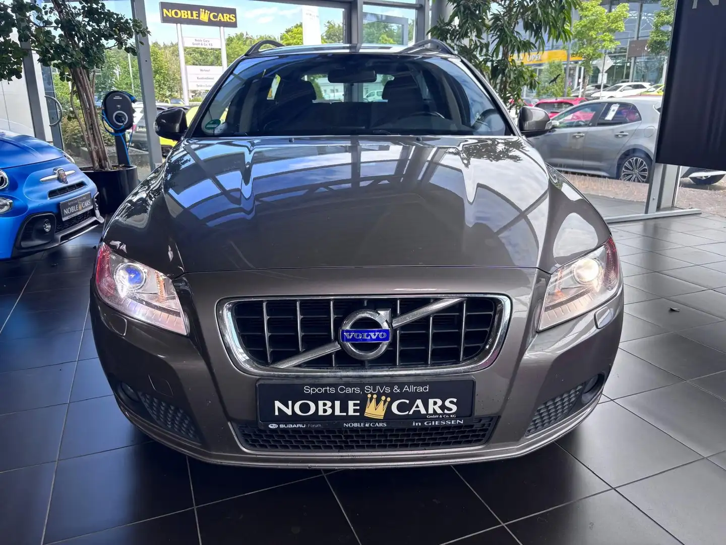 Volvo V70 Kombi Momentum KLIMA NAVI ALU Grau - 2
