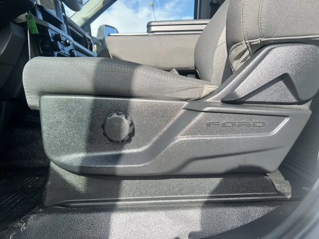 2024 Ford F-350 Super Duty XL Crew Cab 176 | Remote Start | SYNC 4 | Fog Ligh — photo 7