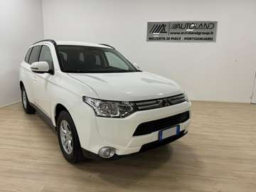 Outlander III 2.2 di-d cleartec Intense 4wd
