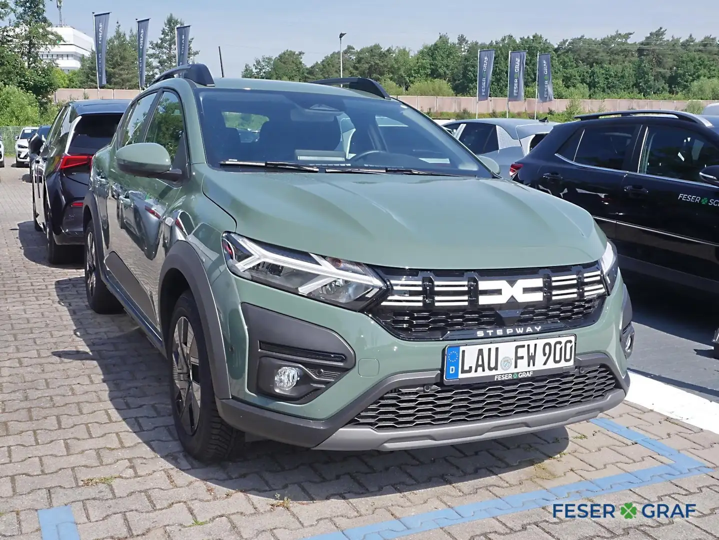 Dacia Sandero Stepway Expression TCe 90 Tempomat PDC Grün - 2