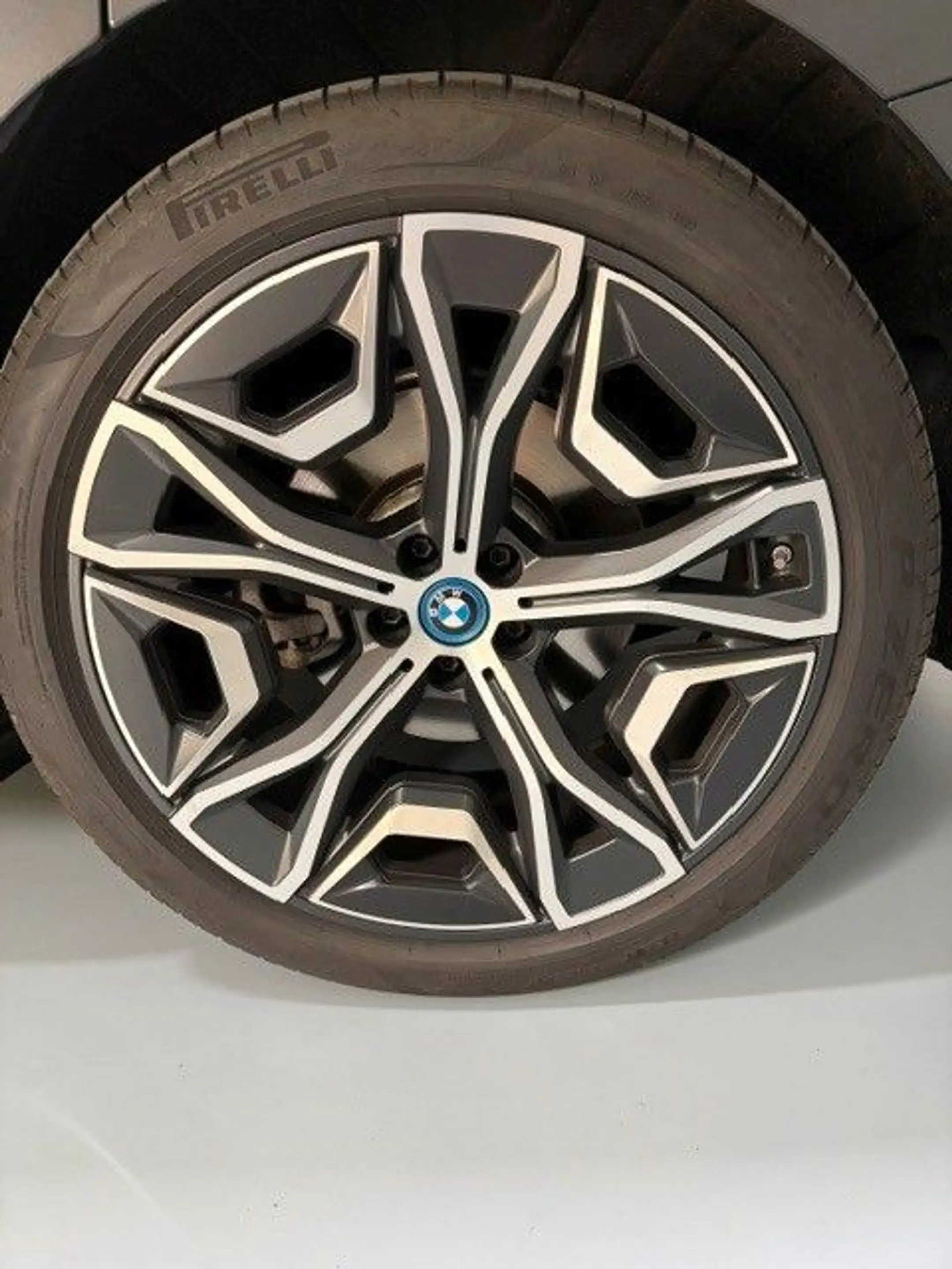 BMW iX 40 xDrive Pano Driving As Prof — photo 15