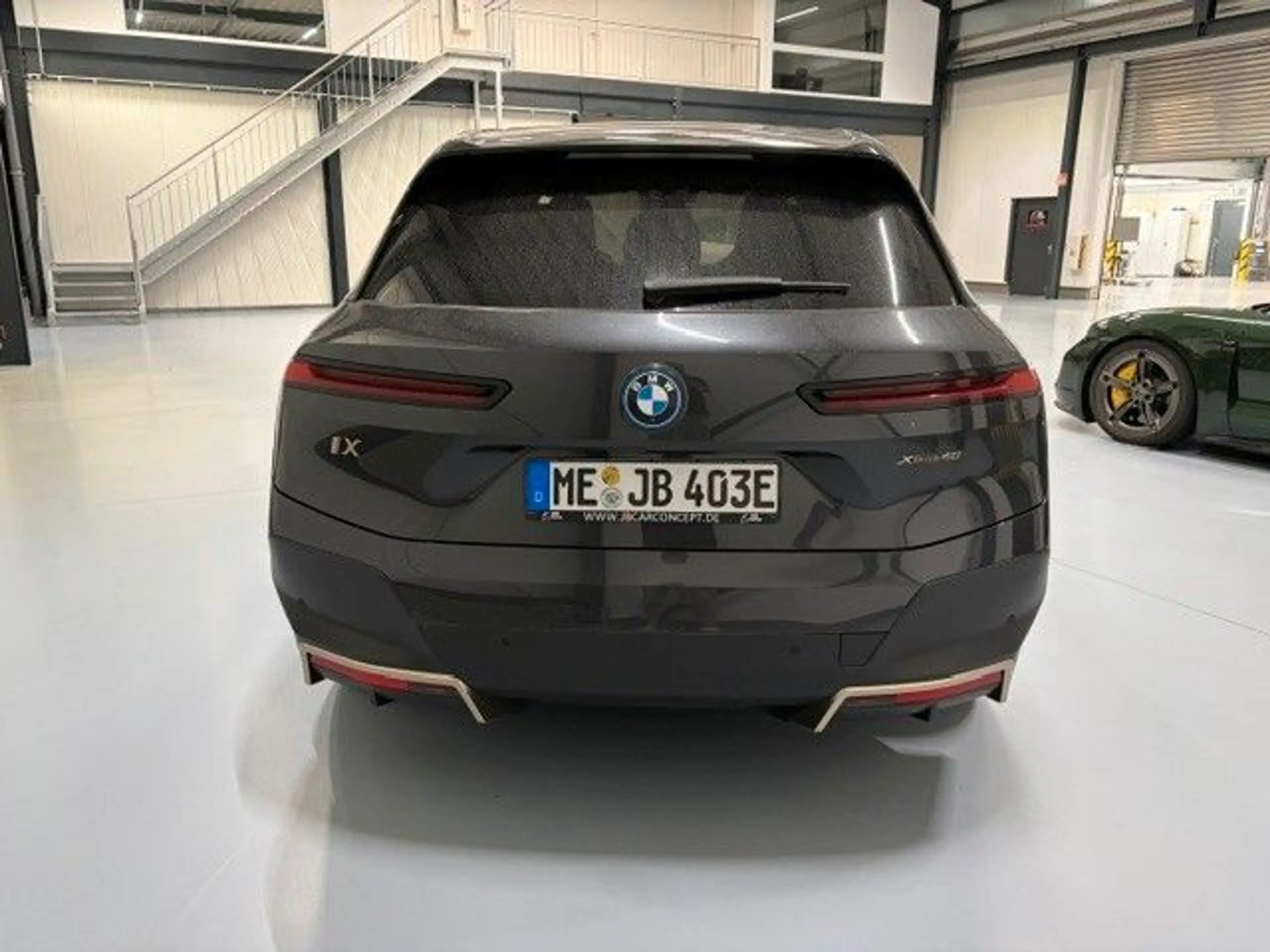 BMW iX 40 xDrive Pano Driving As Prof — photo 6