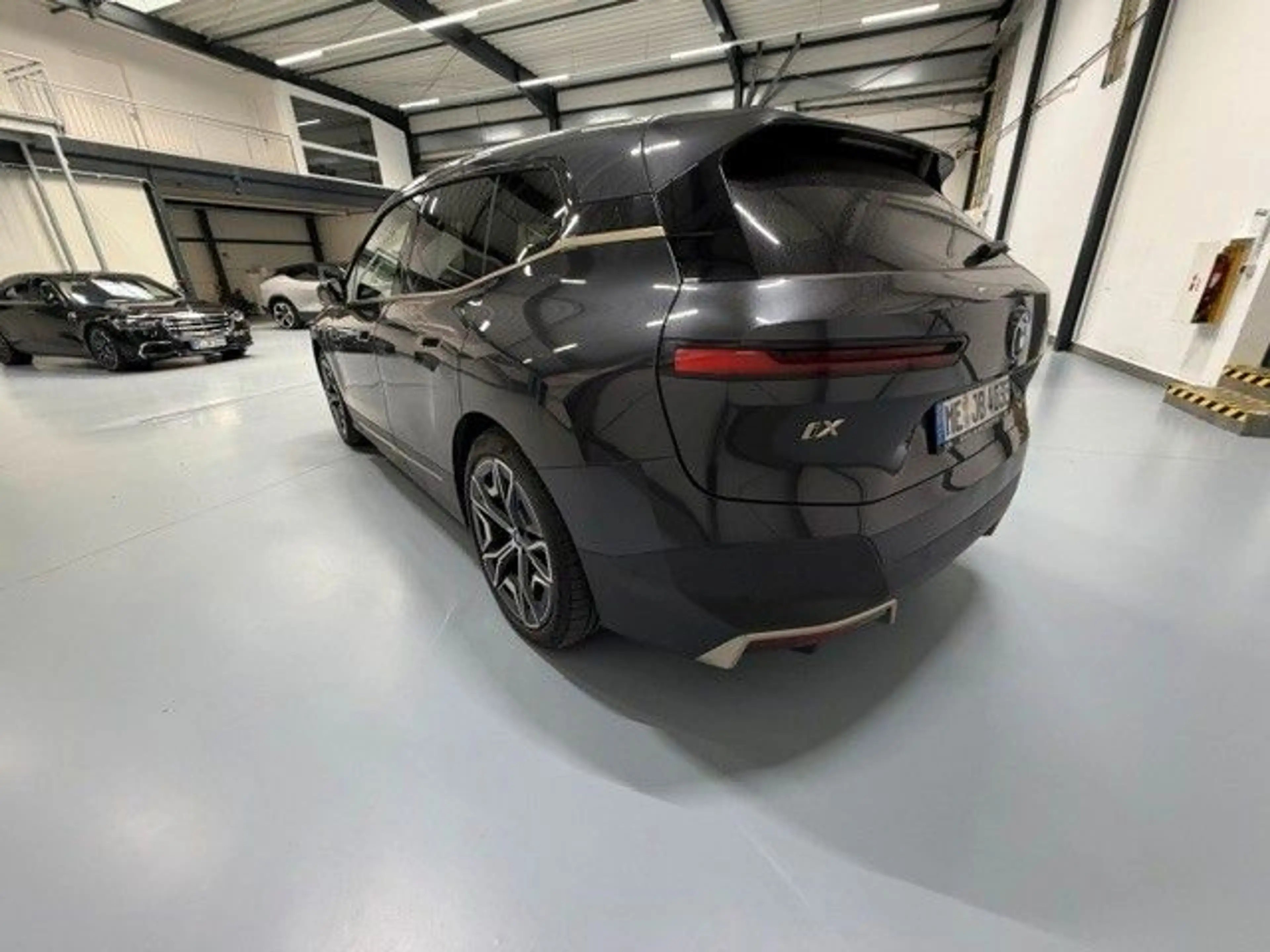 BMW iX 40 xDrive Pano Driving As Prof — photo 7