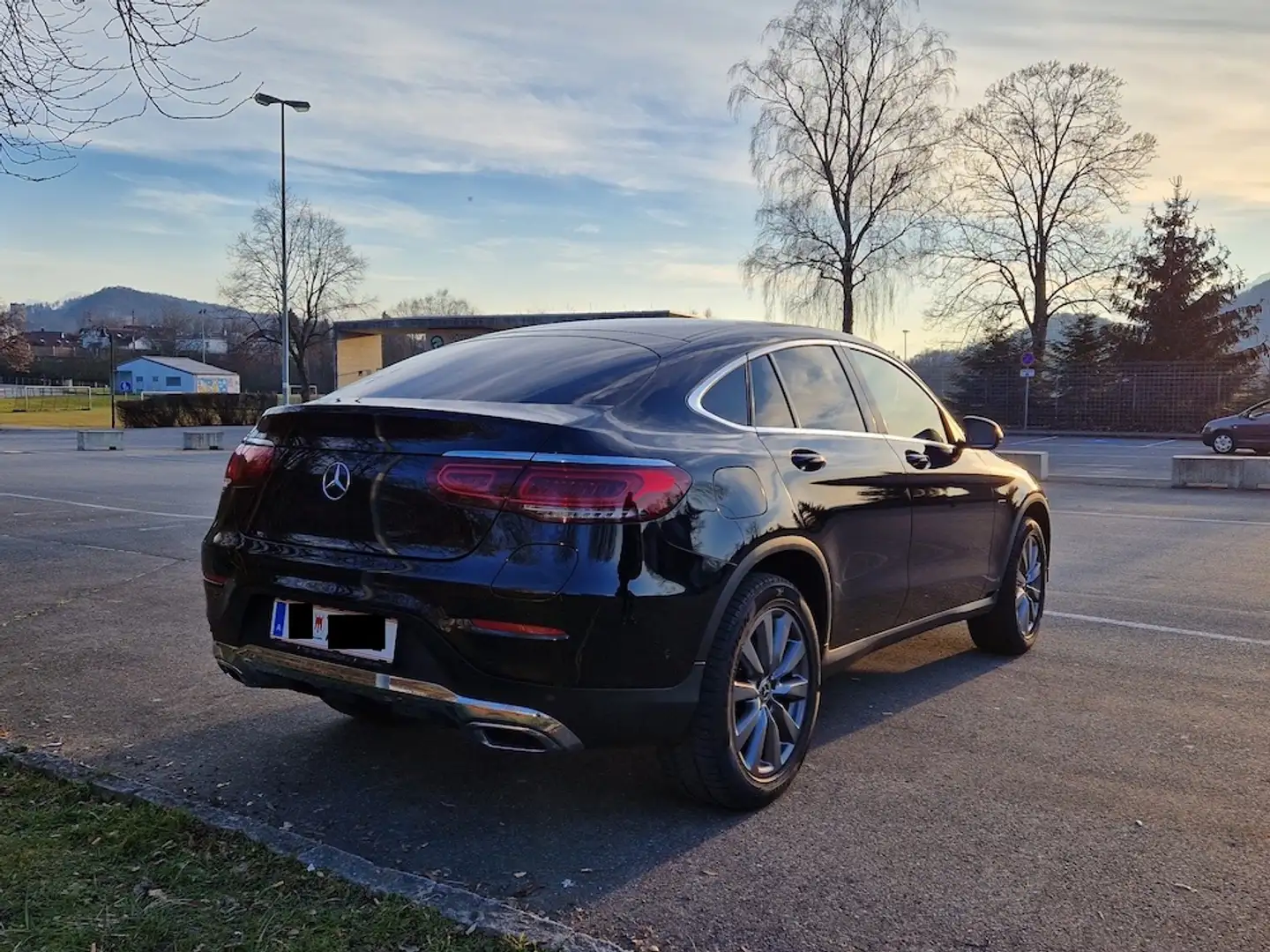 Mercedes-Benz GLC 300 GLC 300e Coupe Hybrid Schwarz - 2