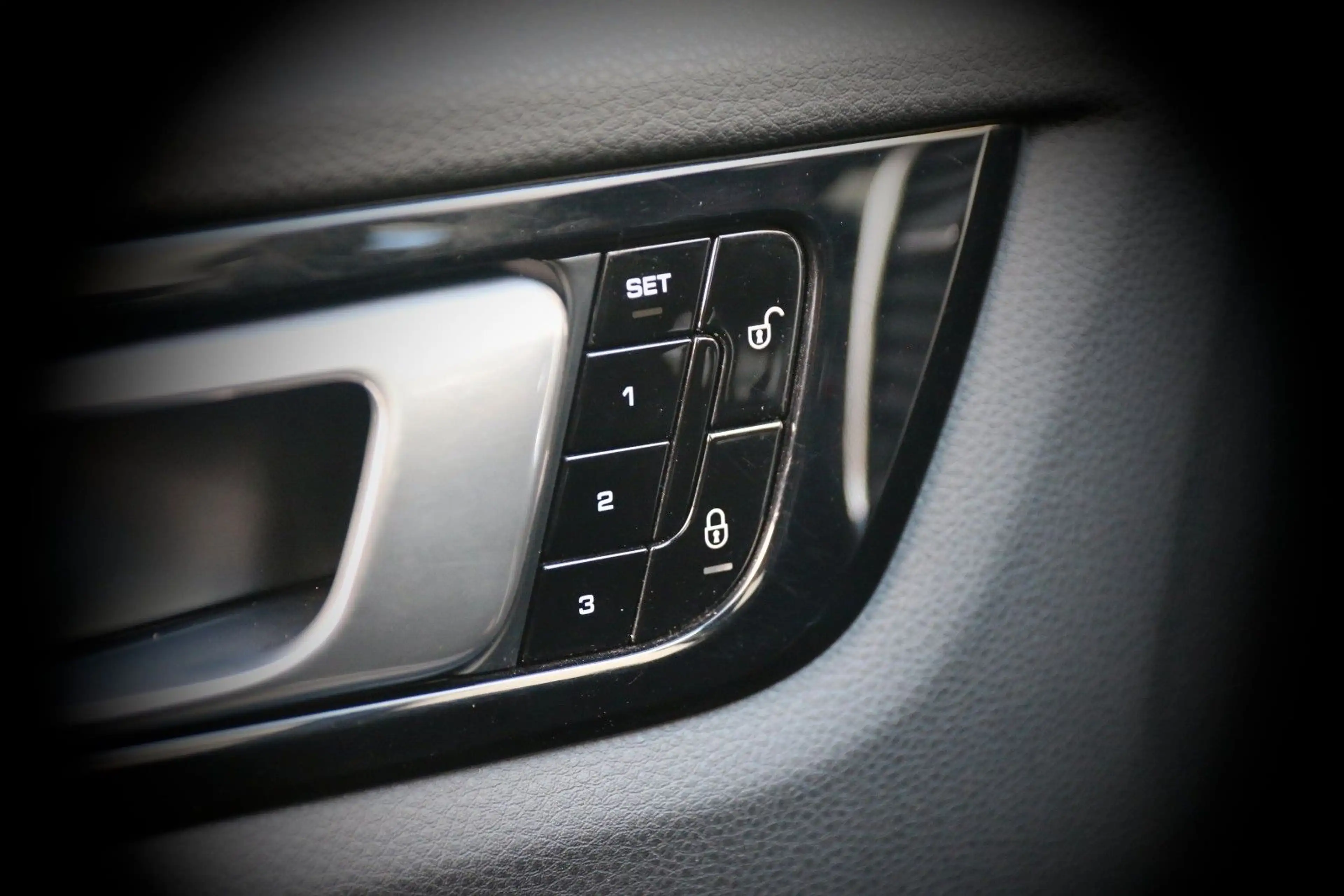Porsche Cayenne S 14Wege Pano Kamera SoftClose 21" AHK — photo 14