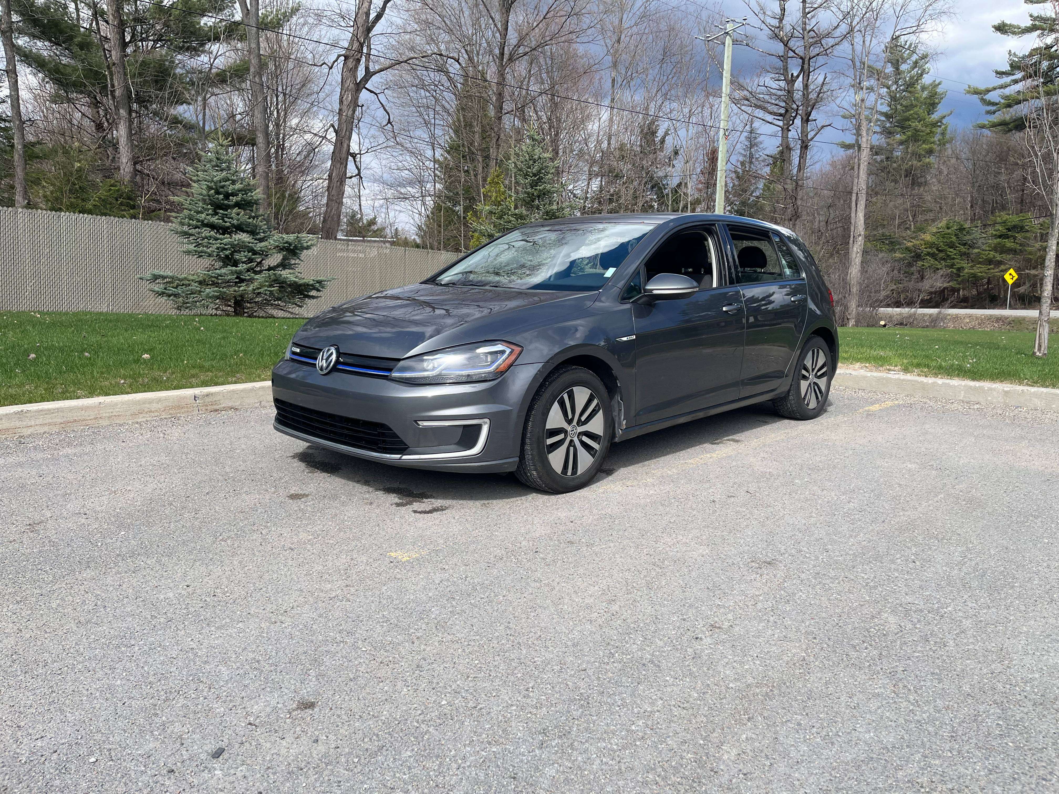 2017 Volkswagen e-Golf Comfortline alt 2