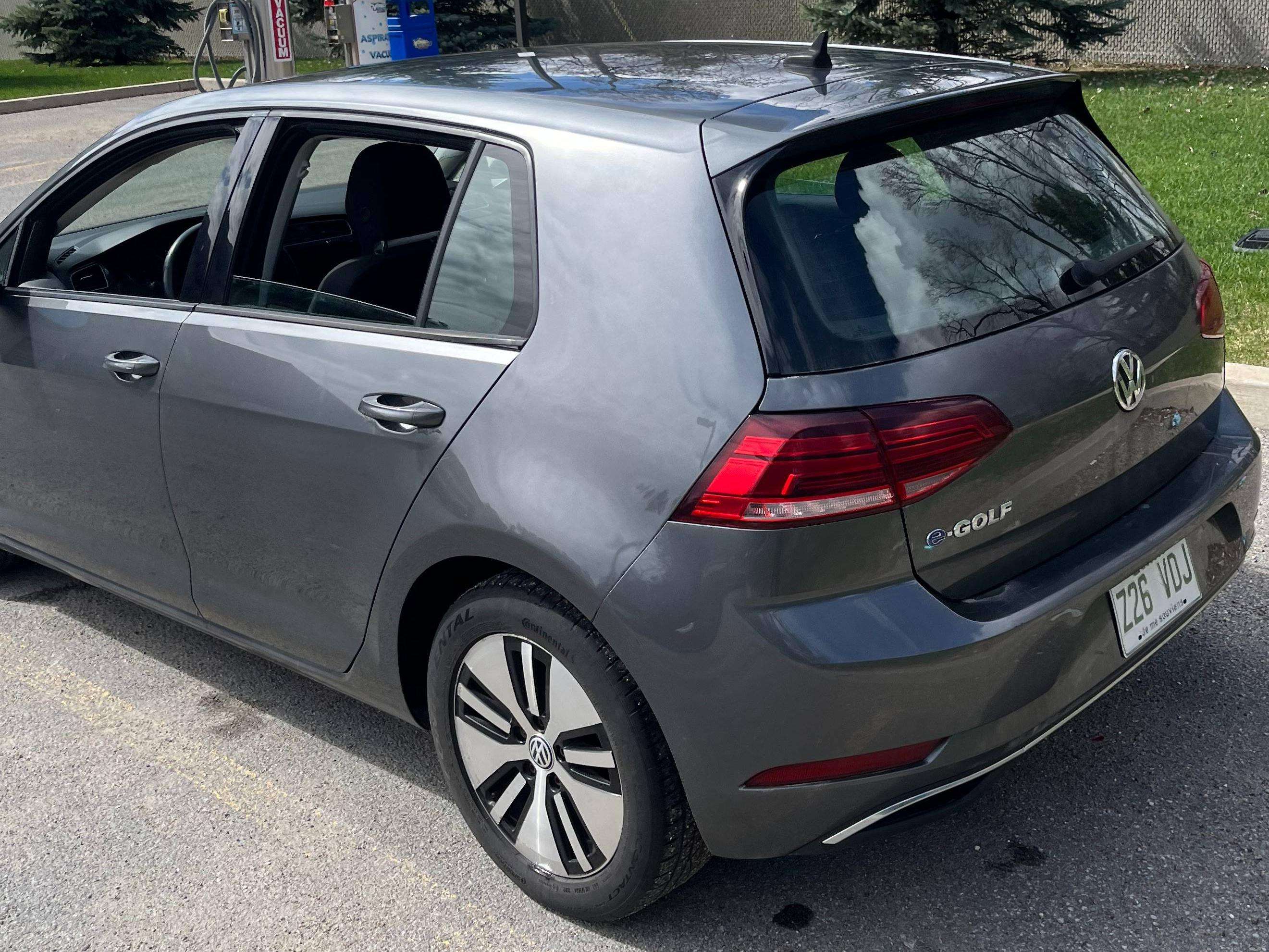 2017 Volkswagen e-Golf Comfortline alt 5