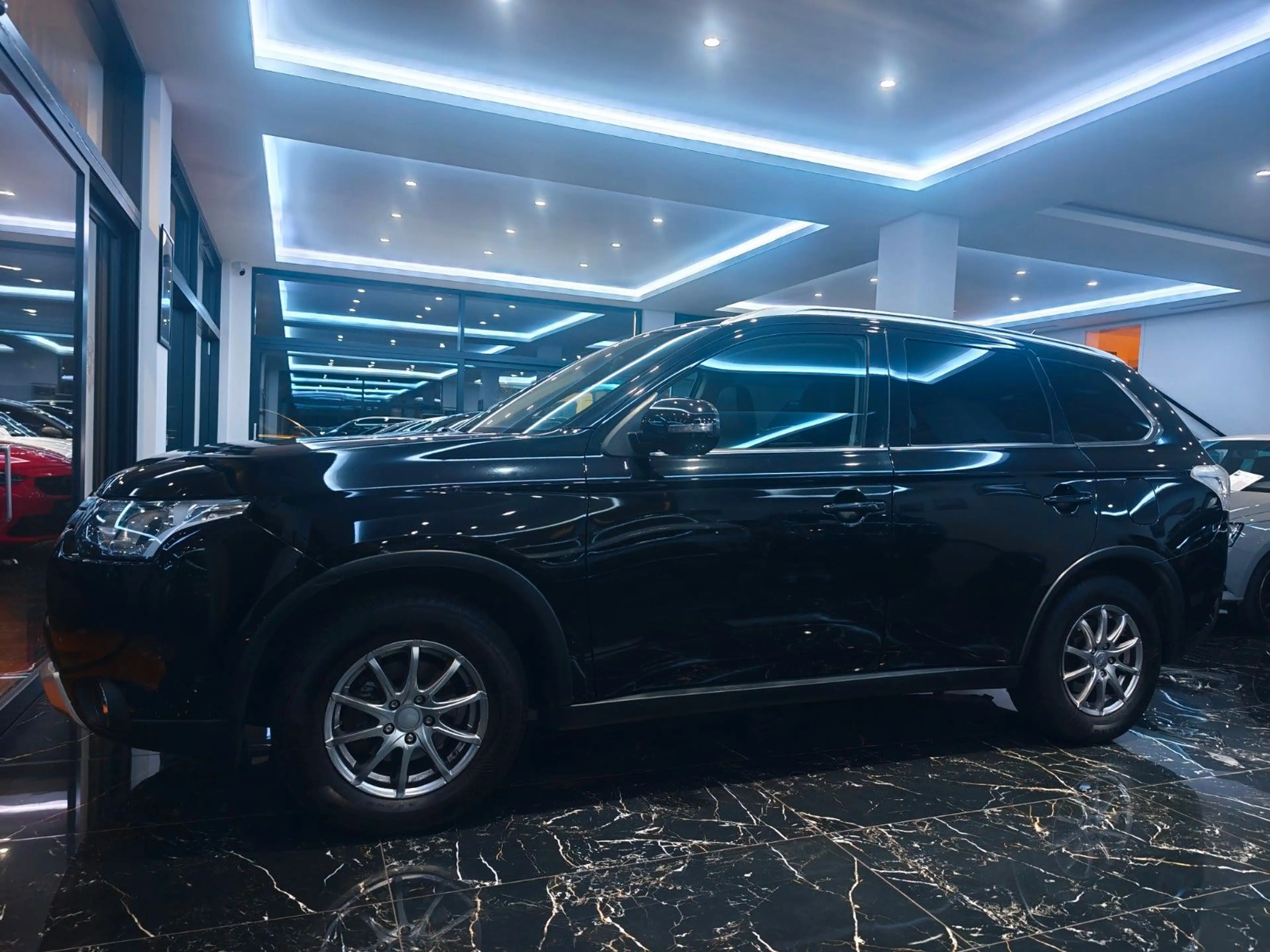 Mitsubishi Outlander Plus 4WD — photo 2