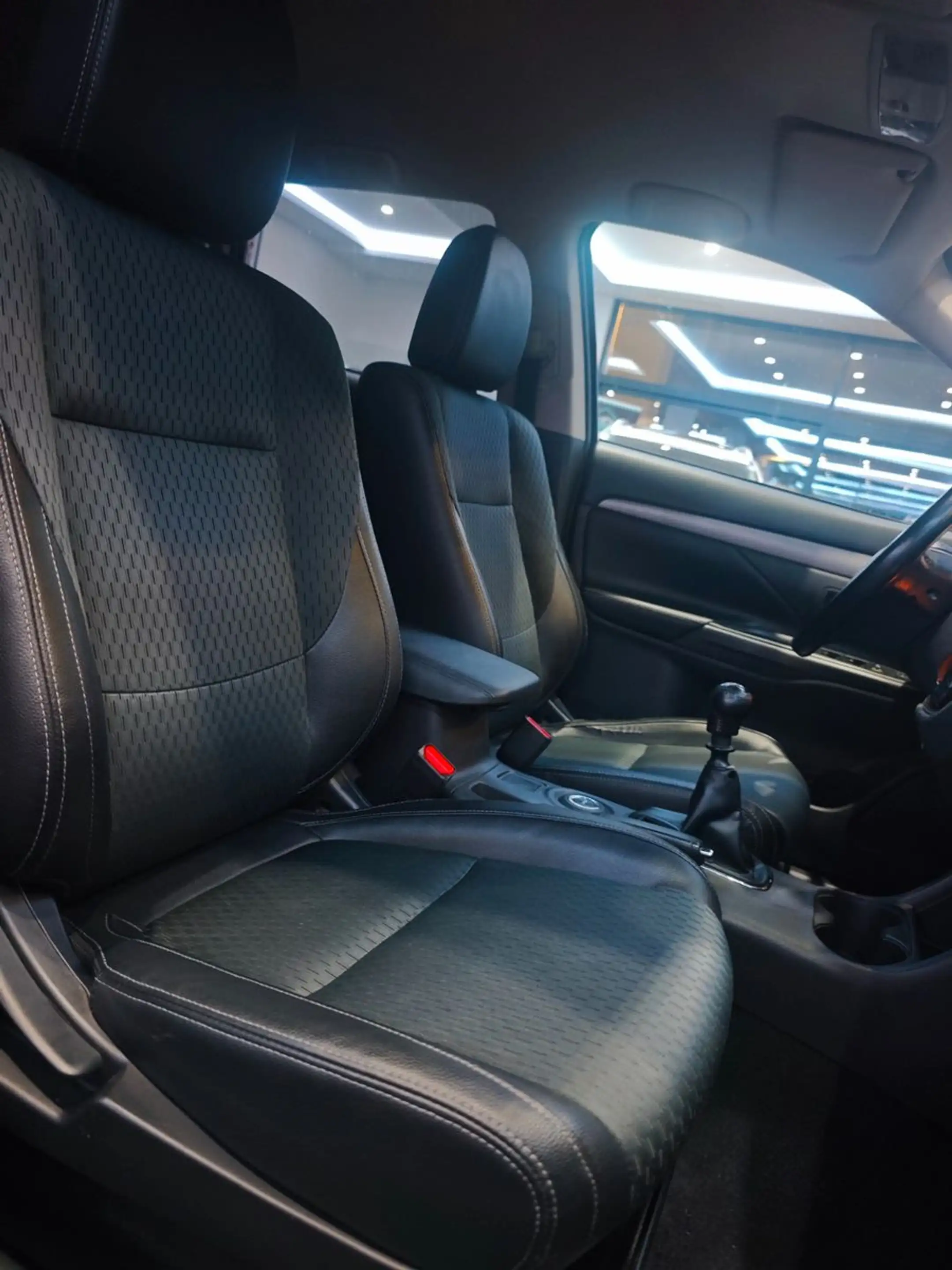 Mitsubishi Outlander Plus 4WD — photo 9
