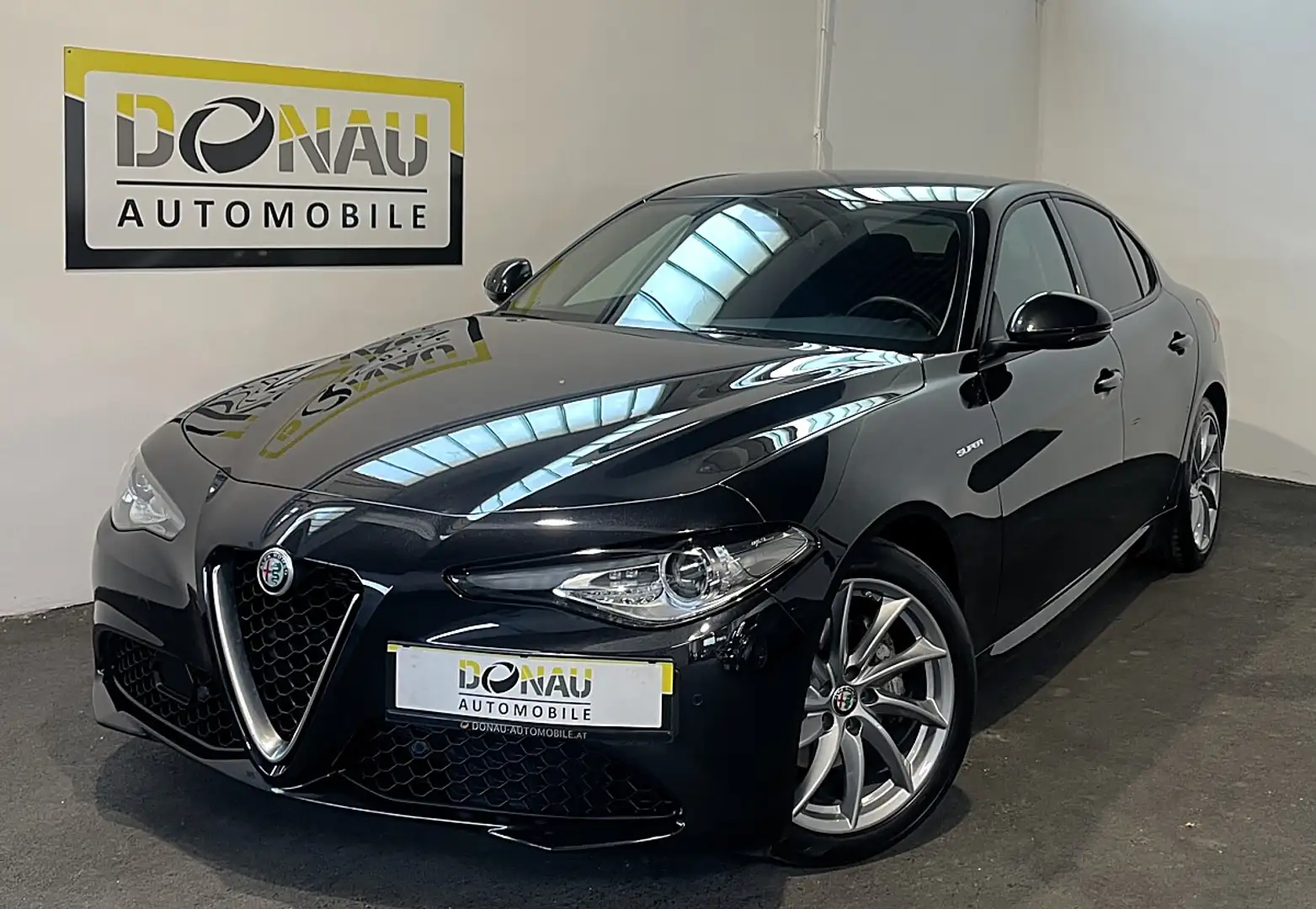 Alfa Romeo Giulia Magnifica 2,2 160 ATX RWD * ERSTBESITZ * GARANT... Schwarz - 1