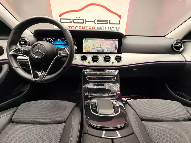 Mercedes-Benz 300 view 8