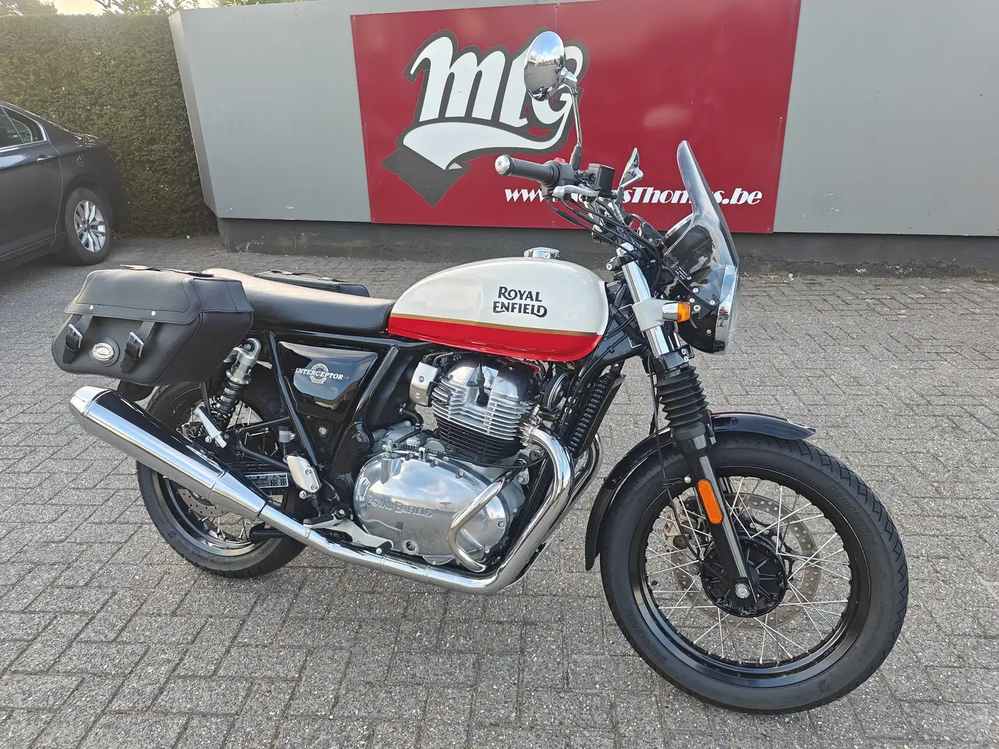 Royal Enfield Interceptor 650 Wit - 1