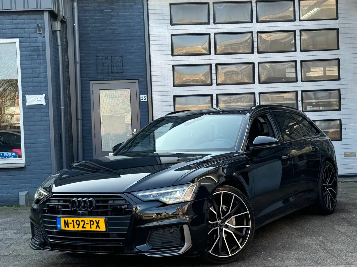 Audi A6 Avant 40 TDI Design Pro Line Plus | Clima | Pano | Zwart - 1