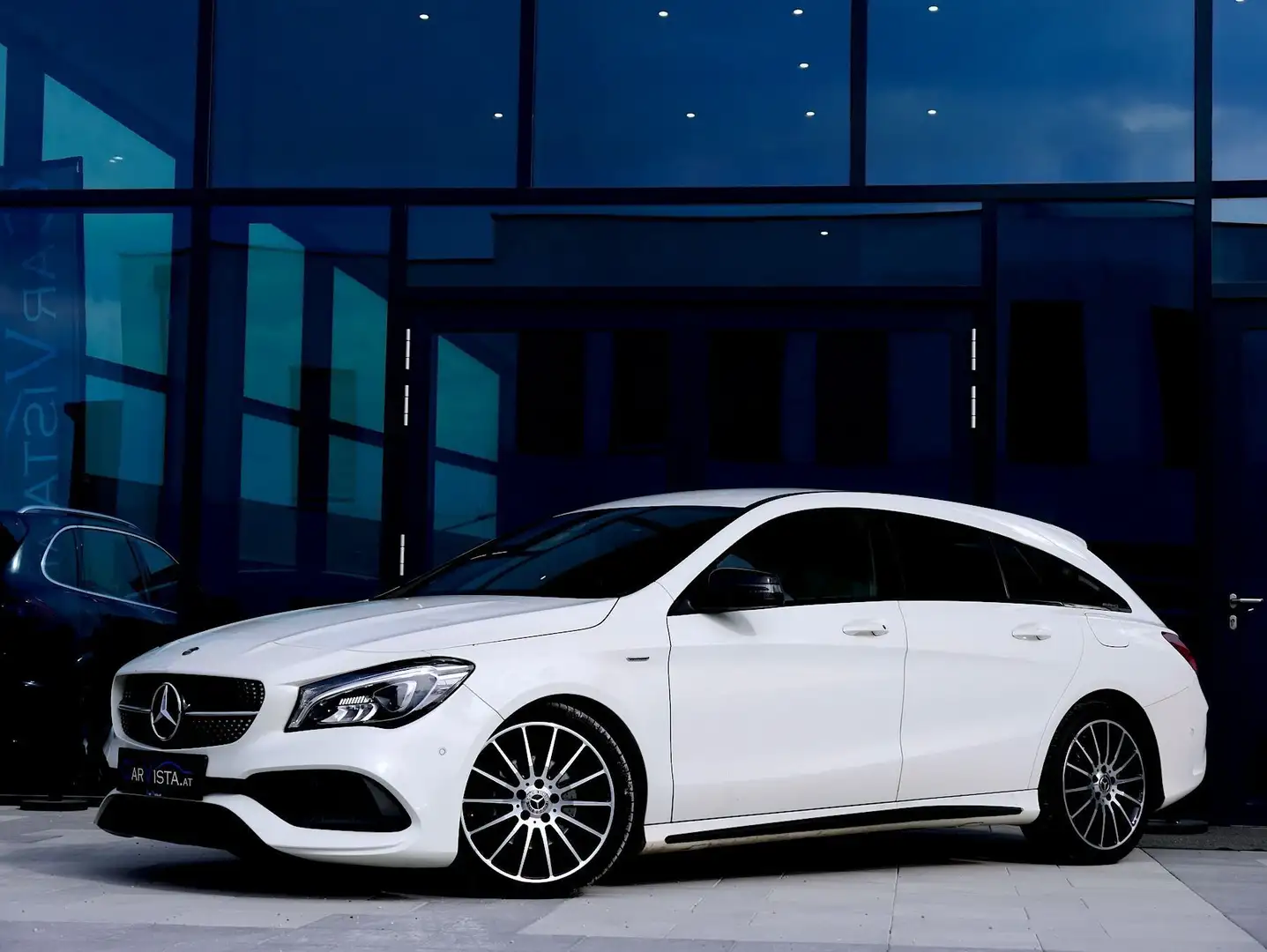 Mercedes-Benz CLA 200 CDI d Shooting Brake AMG Line Aut. Weiß - 1